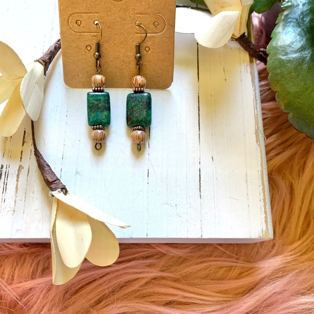 BOHO GREEN STONE EARRINGS 🌿NWT🌿